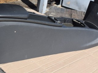 подлокотник Volvo V50 1 поколение [рестайлинг] 2010, 1.6 л., D 4164 T, дизель, МКПП, универсал, передний привод, 31275199, 31275199AA