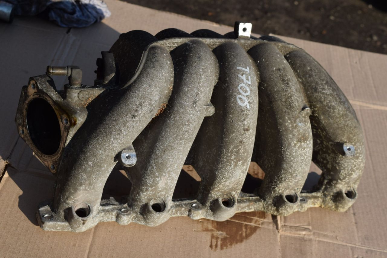 коллектор впускной Volvo S80 1 поколение 2003, 2.4 л., i, B 5244 S, бензин, АКПП, седан, передний привод, 9486208 - фото №1