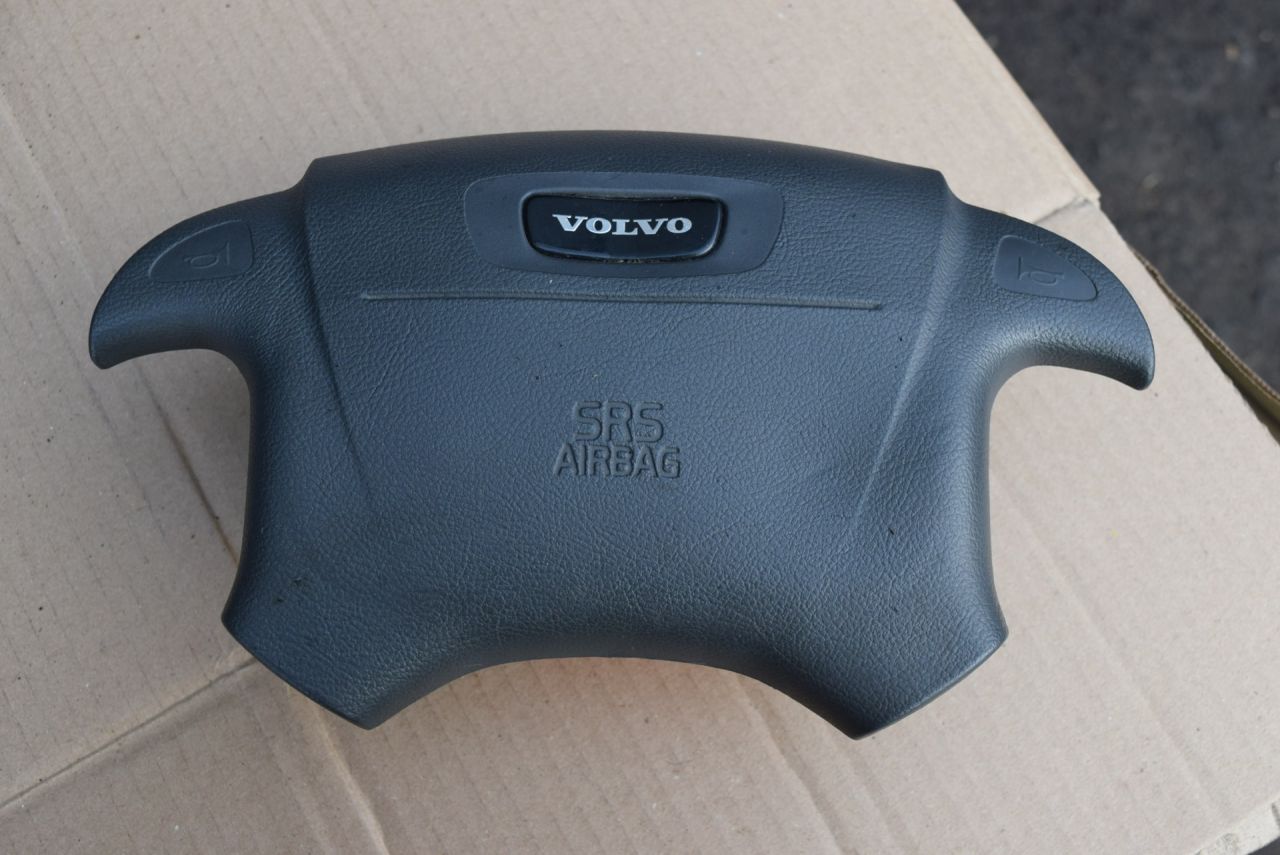 подушка безопасности водителя Volvo XC70 1 поколение 1999, 2.4 л., Ti, B 5244 T, бензин, АКПП, универсал, полный подключаемый привод, 9206137 - фото №1