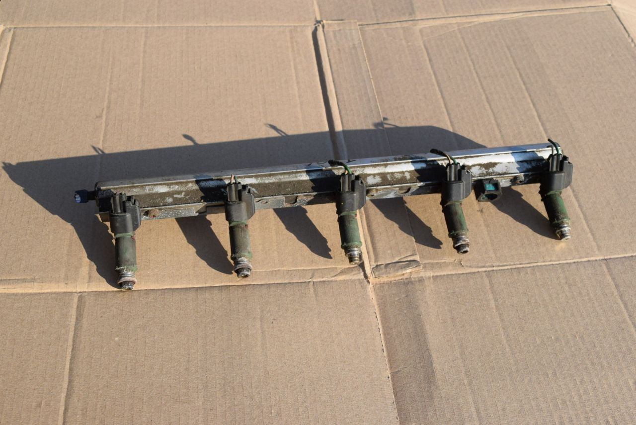 форсунка Volvo V70 2 поколение 2002, 2.4 л., i, B 5244 S, бензин, АКПП, универсал, передний привод, 9470229, 9186942 - фото №1