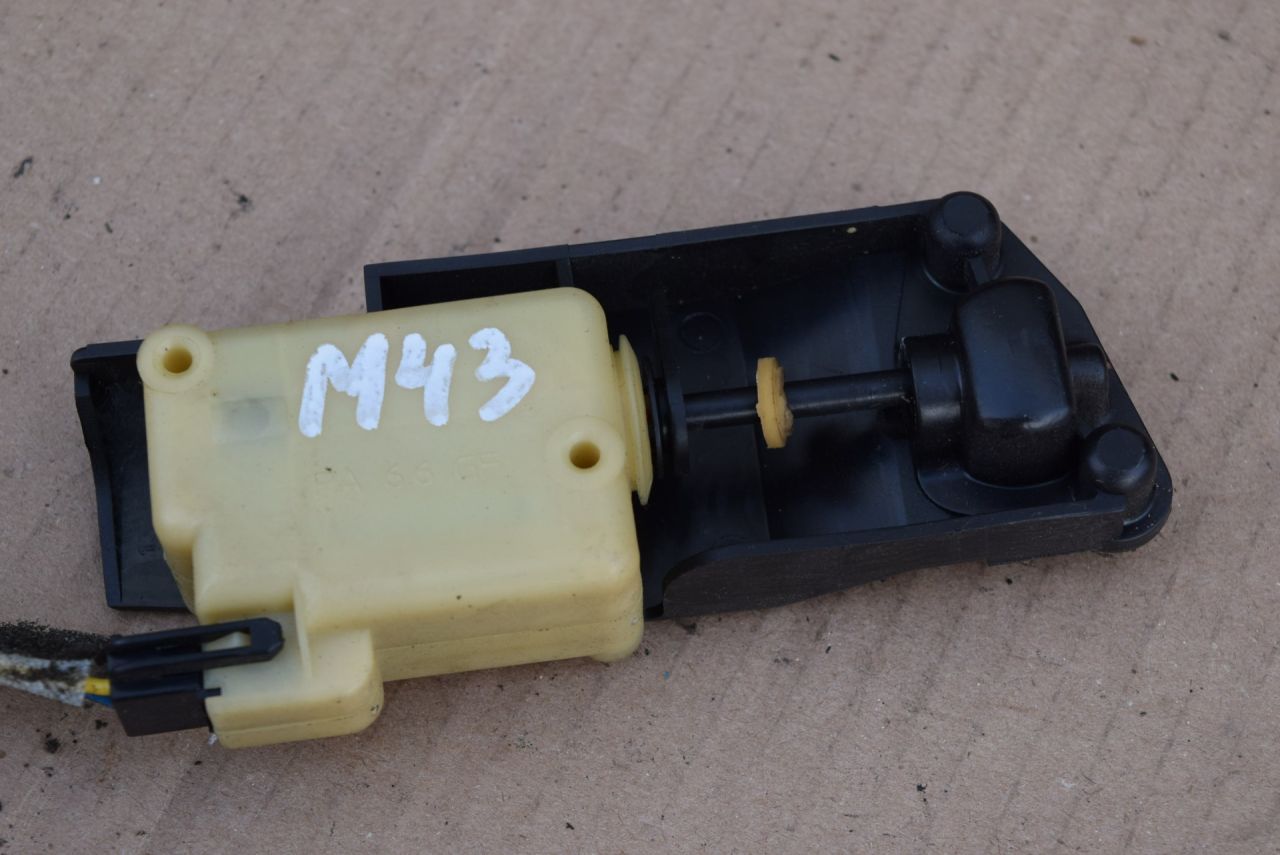 замок лючка топливного бака Volvo XC90 1 поколение 2003, 2.4 л., D 5244 T, дизель, АКПП, 30612856, 9483311 - фото №1