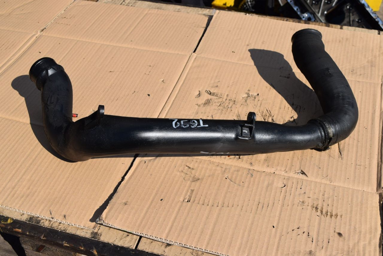 патрубок интеркулера Volvo XC70 2 поколение 2004, 2.4 л., D5, D 5244 T, дизель, МКПП, универсал, полный подключаемый привод, 30636856, 30647918 - фото №1