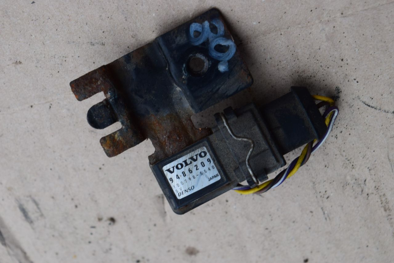 датчик абсолютного давления Volvo V70 2 поколение 2001, 2.4 л., i, B 5244 S2, бензин, АКПП, универсал, передний привод, 9486209 - фото №1