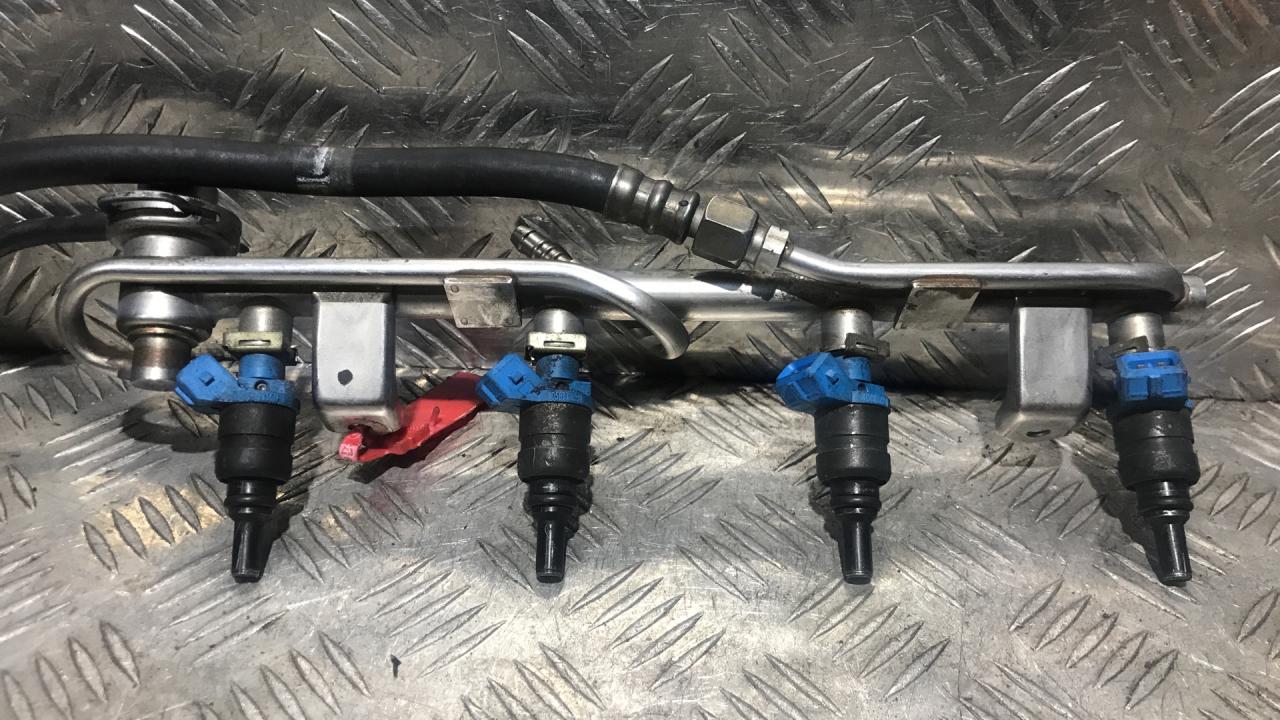 форсунка Volkswagen Passat B5 1999, 1.8 л., бензин, 5МКПП, синий, универсал, 058133551F - фото №1