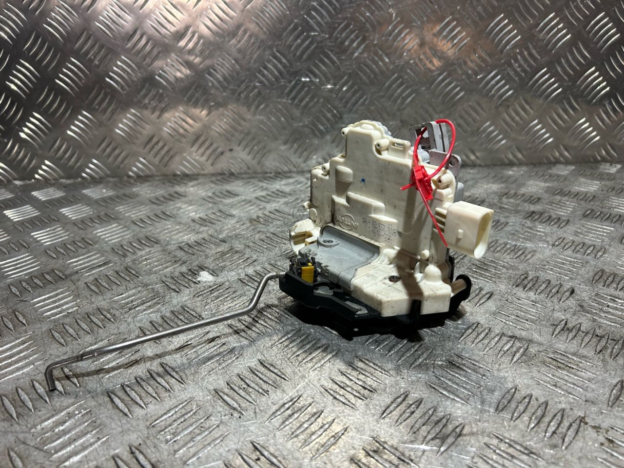 замок двери передней правой Audi A4 B7 2007, 2.0 л., BRE, дизель, АКПП, темно серый, универсал, правый руль, 8E2837016AA - фото №1