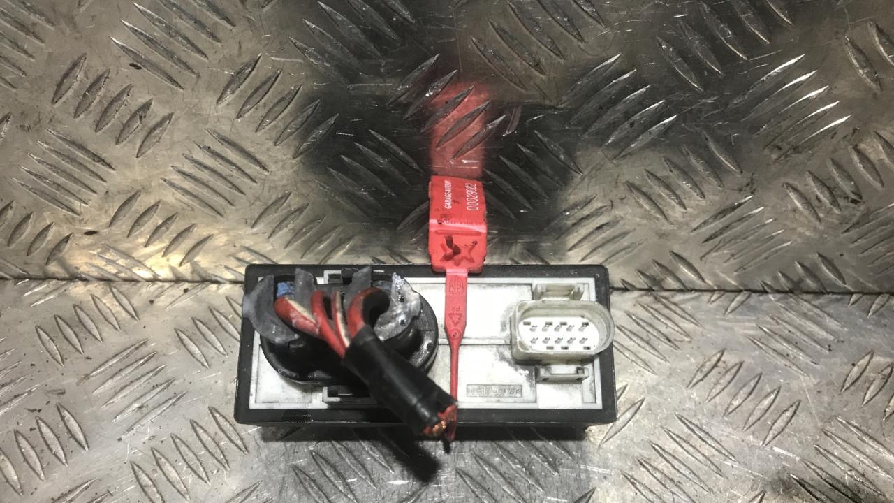 вентилятор радиатора Audi A3 8L 1996, 1.6 л., бензин, МКПП, хетчбэк 5 дв., 1J0919506H, 898884000 - фото №1