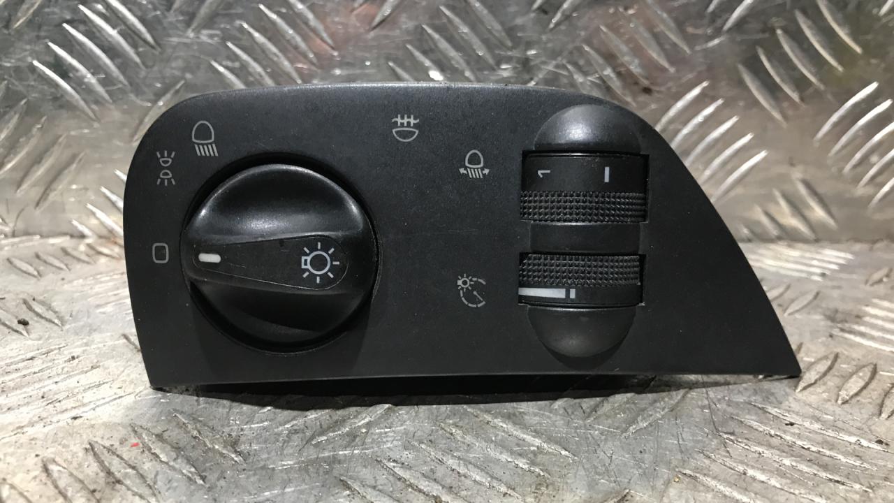 переключатель света Volkswagen Caddy 2 поколение 1999, 1.9 л., AEY, дизель, 5МКПП, фургон, 6N1941531M - фото №1