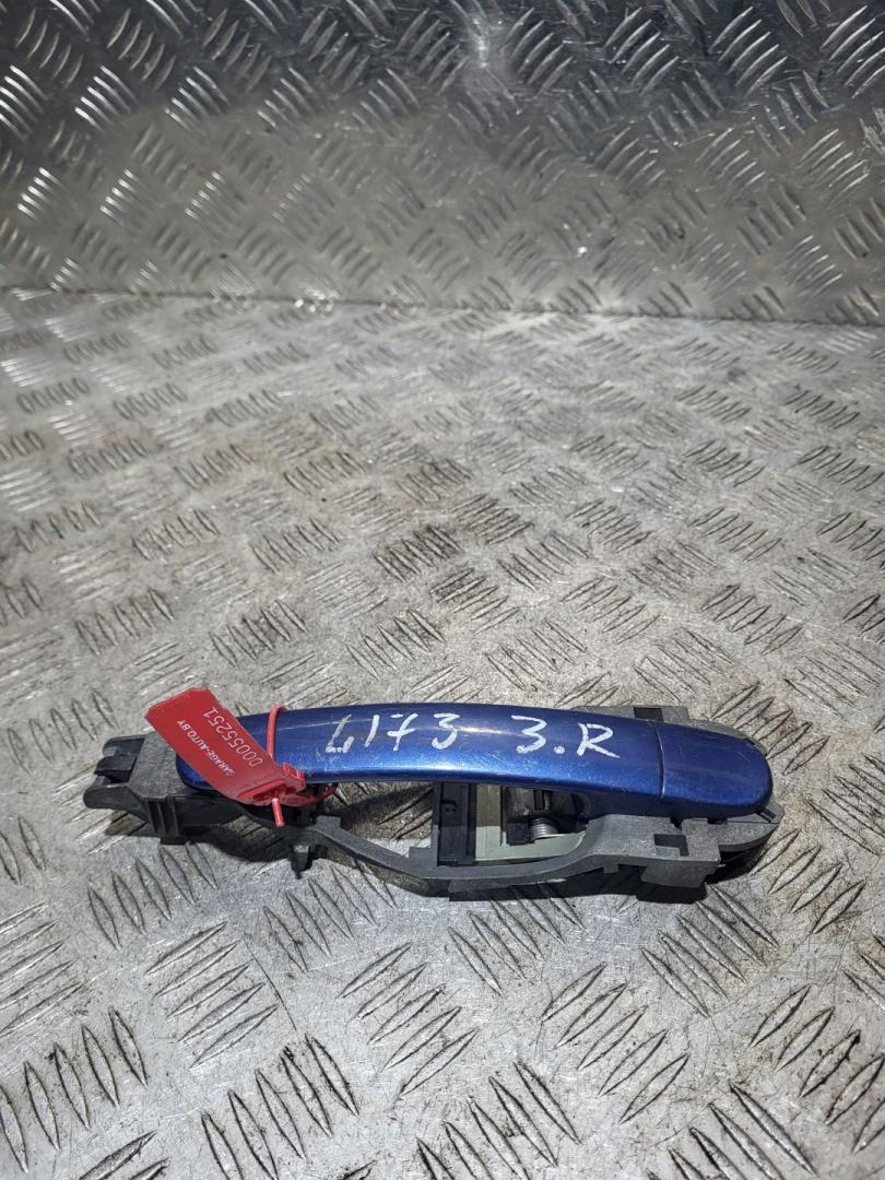 ручка наружная задняя правая Volkswagen Passat B5 1999, 1.8 л., бензин, 5МКПП, синий, универсал, 3B0837885, 3B0837886 - фото №1