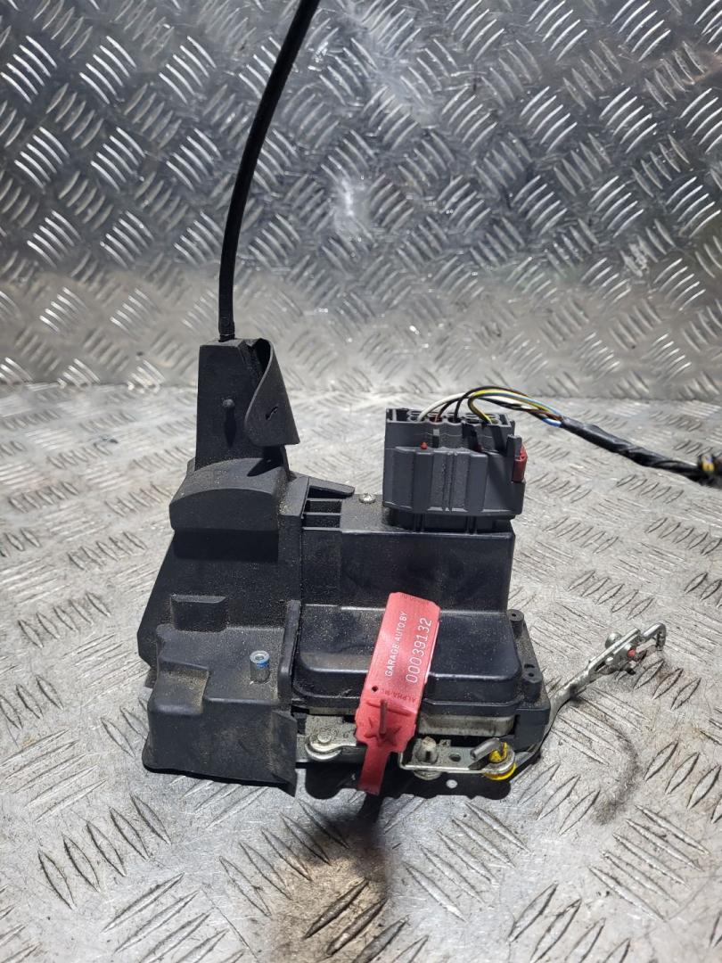 замок двери задней правой Ford Fiesta 5 поколение 2004, 1.4 л., хетчбэк 5 дв., 266A-A26412-BJ - фото №1