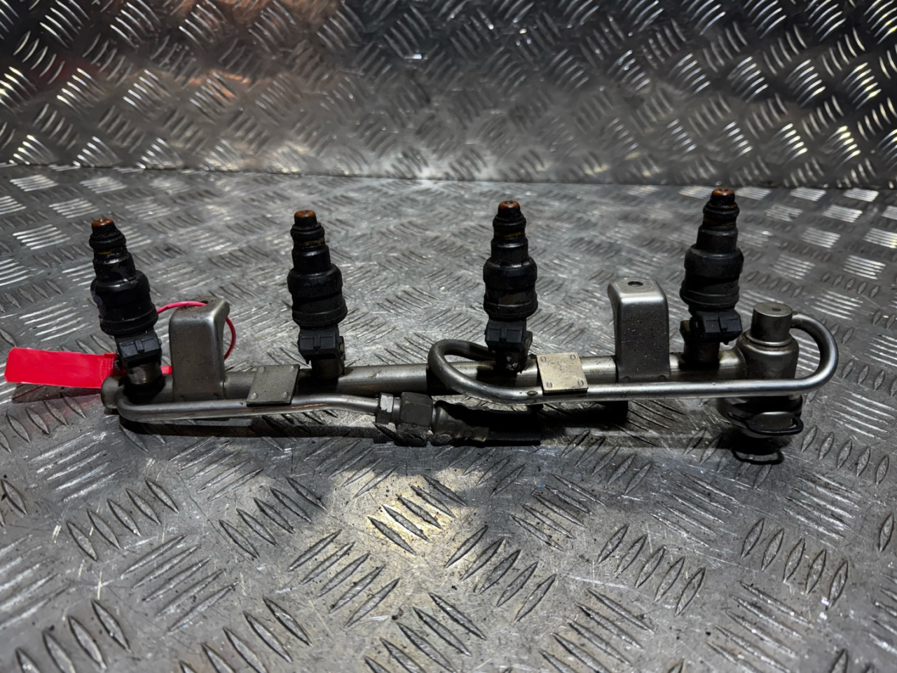 форсунка Volkswagen Passat B5 1999, 1.8 л., 5МКПП, синий, универсал, 058133551A, 0280150444 - фото №1