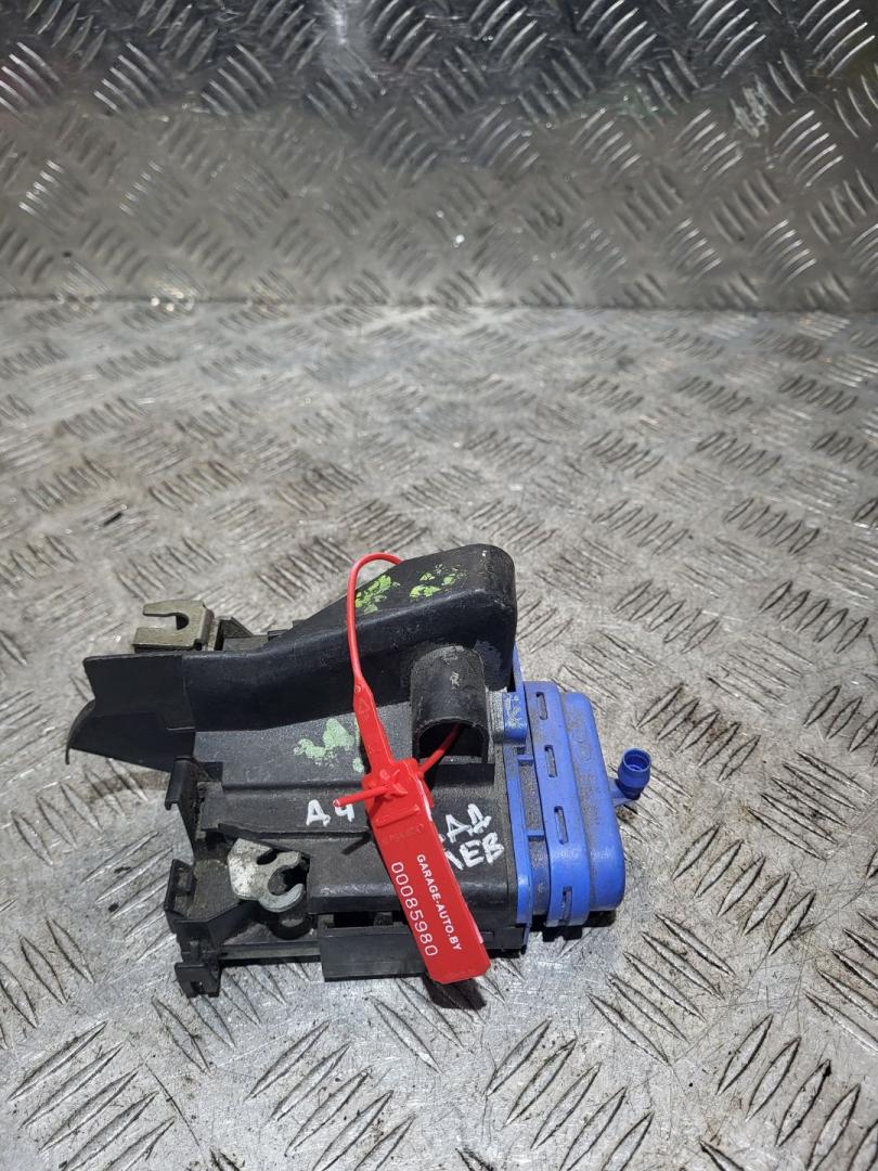замок двери задней левой Audi A4 B5 1998, седан, 8D0839015A - фото №1