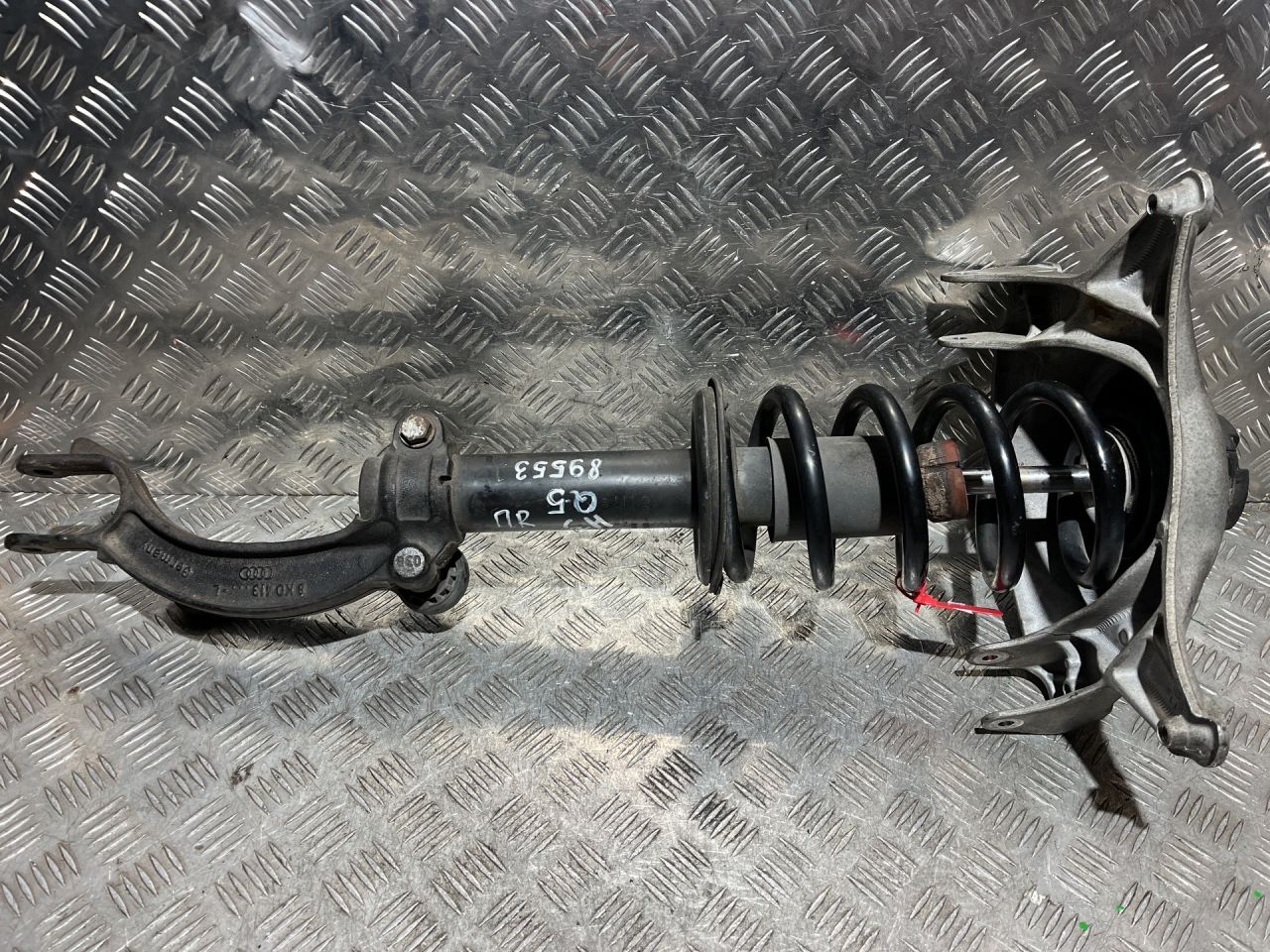 стойка передняя правая Audi Q5 8R 2012, 2.0 л., CDNC, бензин, АКПП, внедорожник 5 дв., 8R0413031F - фото №1