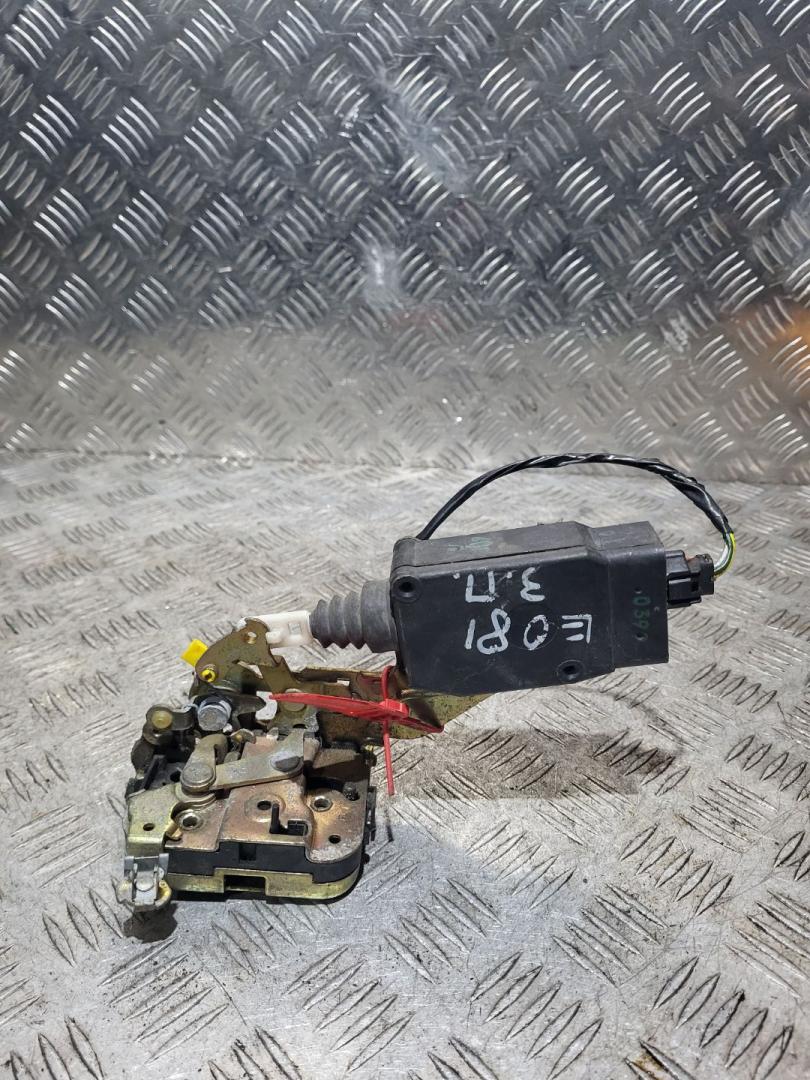 замок двери задней правой Volvo S40 1 поколение 1998, 1.8 л., бензин, 5МКПП, универсал - фото №1