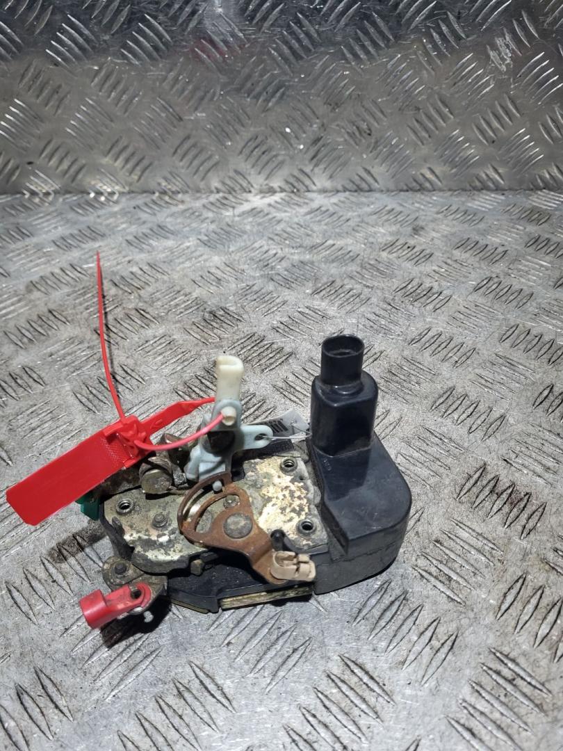 замок двери передней правой Chrysler Voyager 3 поколение 1999, минивэн - фото №1