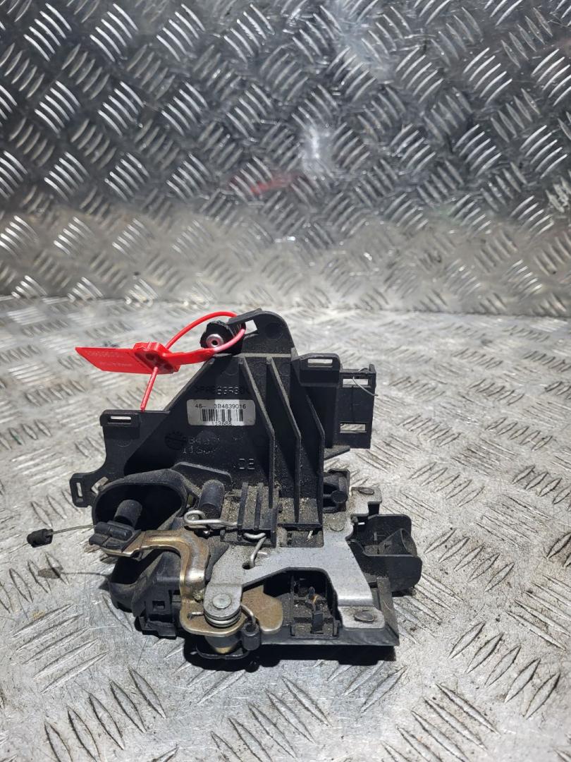 замок двери задней правой Volkswagen Golf 4 поколение (1997 - 2006), хетчбэк 5 дв., 3B4839016 - фото №1
