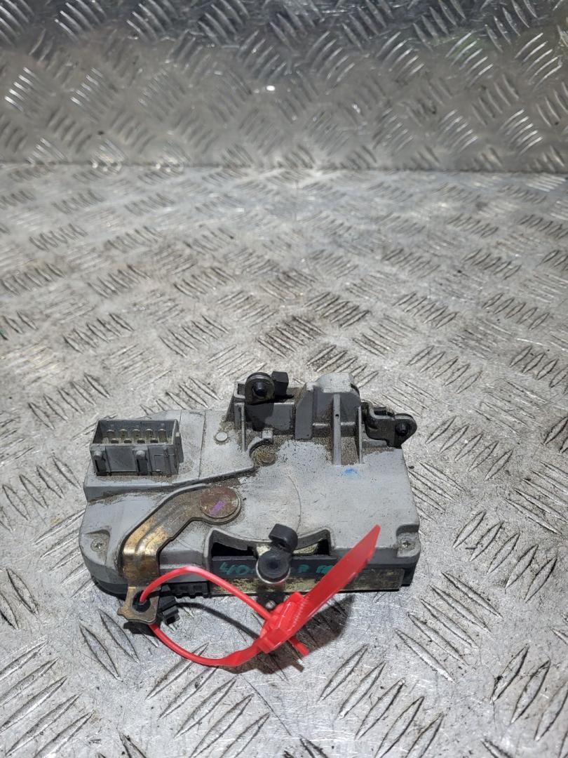 замок двери передней правой Peugeot 406 1 поколение 1997, седан - фото №1