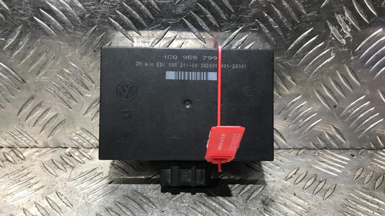 блок комфорта Volkswagen Golf 4 поколение 2000, 1.9 л., дизель, МКПП, 1C0959799, 211-00 - фото №1