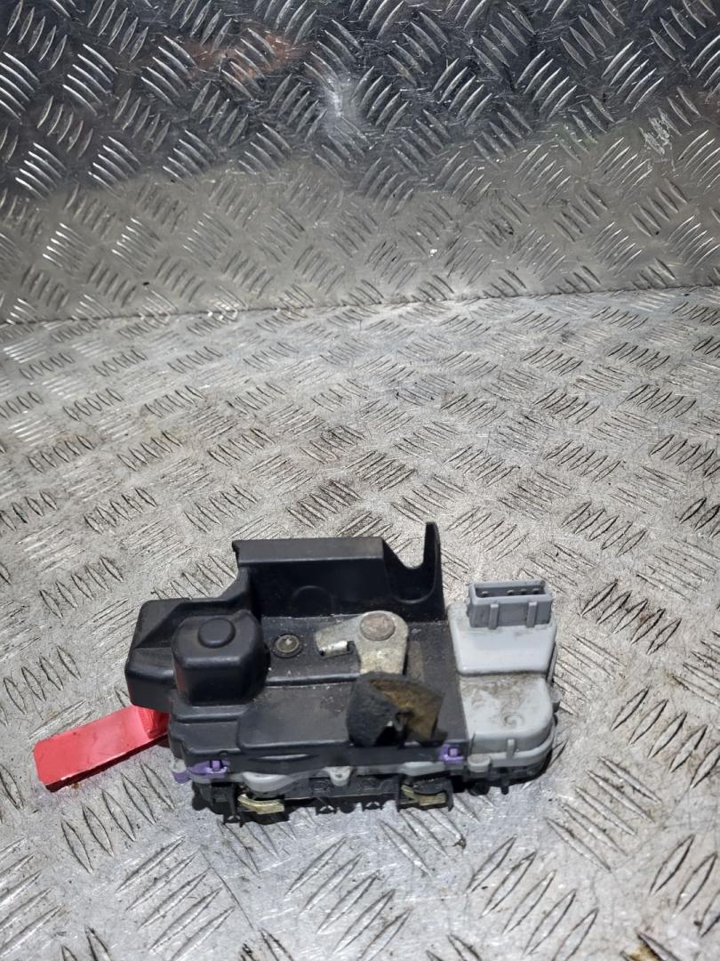 замок двери задней левой Peugeot 307 1 поколение 2001, 1.6 л., NFU (TU5JP4), бензин, 5МКПП, хетчбэк 5 дв. - фото №1