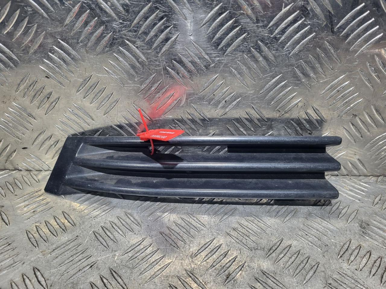 заглушка (решетка) в бампер Mercedes-Benz C-Класс W202/S202 1994, 2.2 л., дизель, АКПП, седан, 2028850126 - фото №1