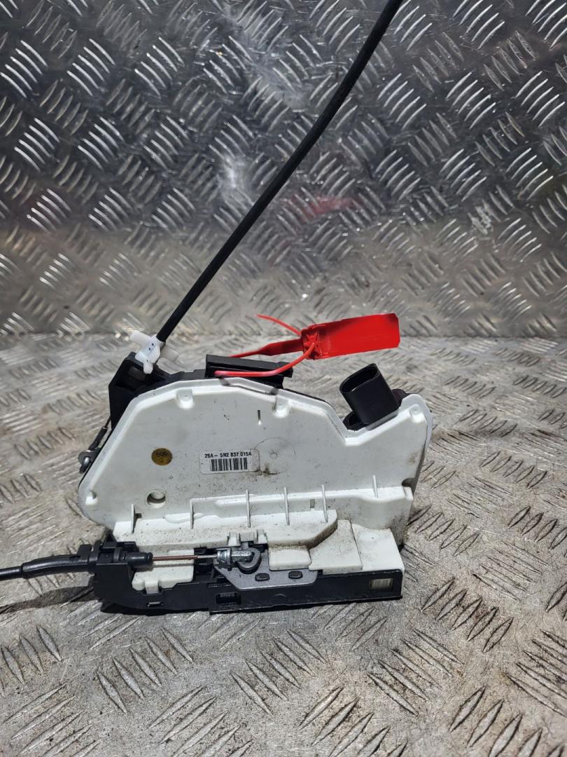 замок двери передней левой Volkswagen Passat CC 1 поколение 2008, 2.0 л., дизель, МКПП, седан, 5N2837015 - фото №1