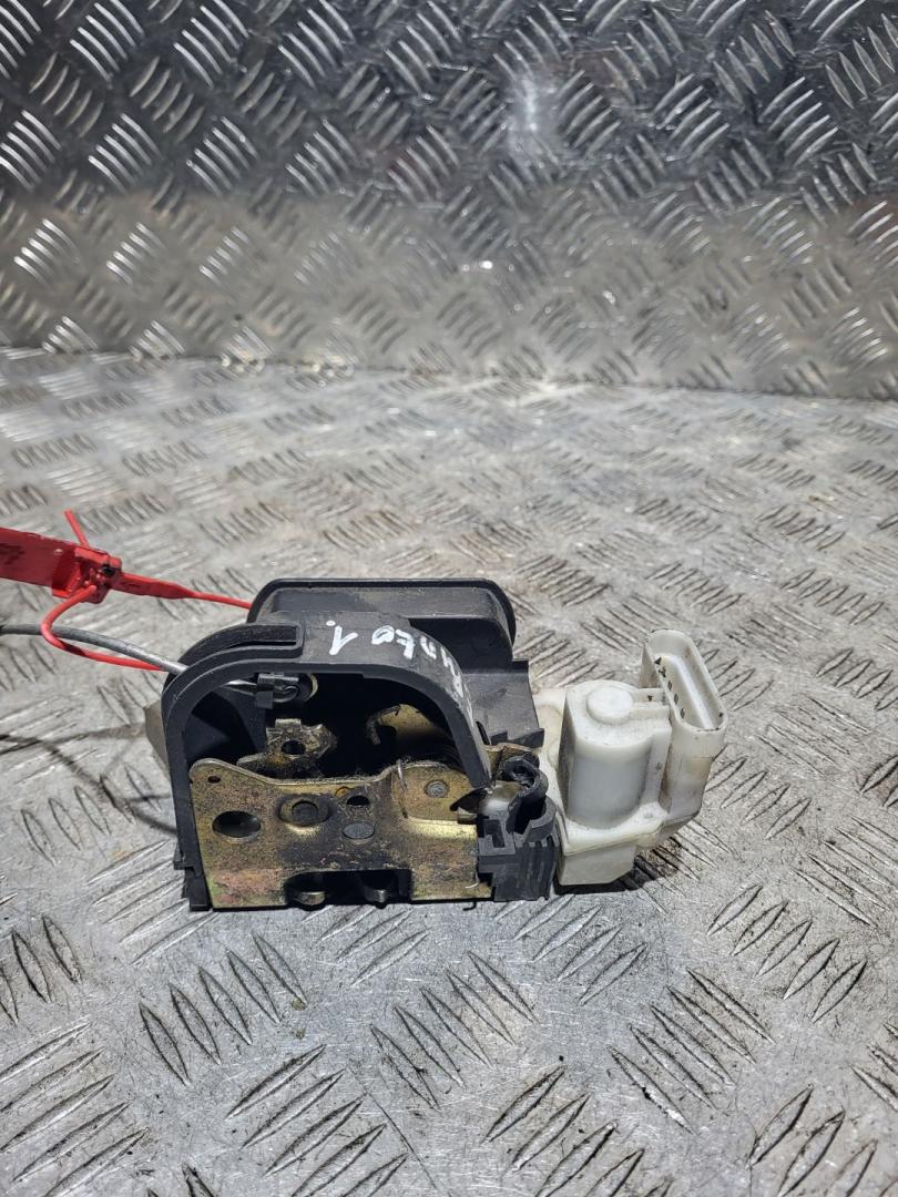 замок двери передней левой Fiat Punto 1 поколение 1998, 1.6 л., хетчбэк 5 дв. - фото №1