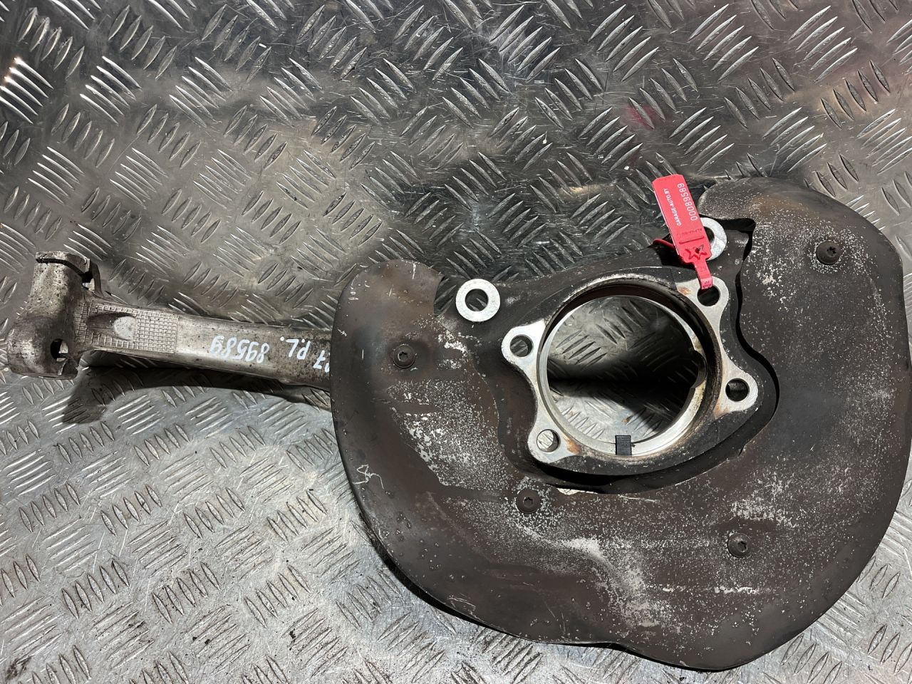 ступица передняя левая Audi A6 4G/C7 2012, 2.0 л., CDNB, бензин, АКПП, седан, 4G0407241D - фото №1