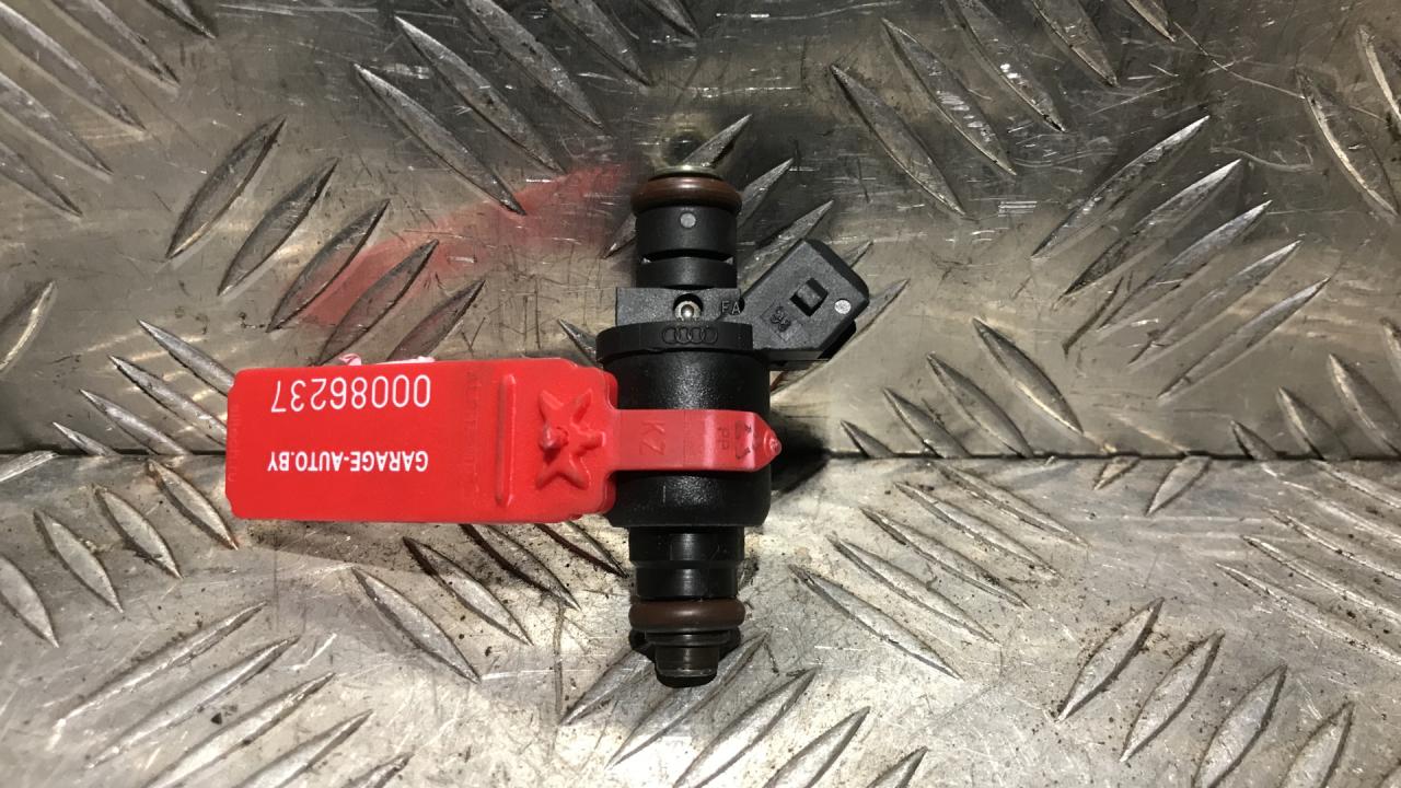 форсунка Audi A4 B5 1999, 2.4 л., бензин, МКПП, 078133551AC - фото №1