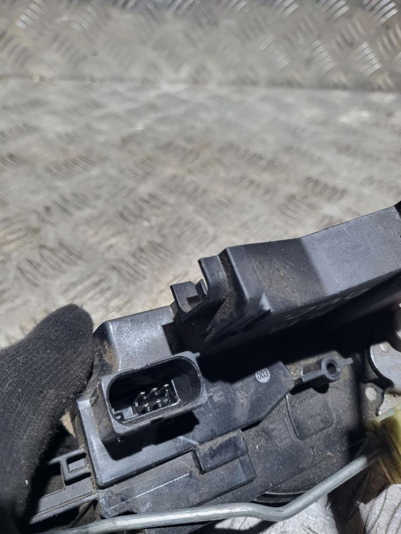 замок двери передней левой Opel Vectra C 2003, 2.2 л., Z 22 YH, бензин, МКПП, серебро, универсал, GQ131576762 - фото №1