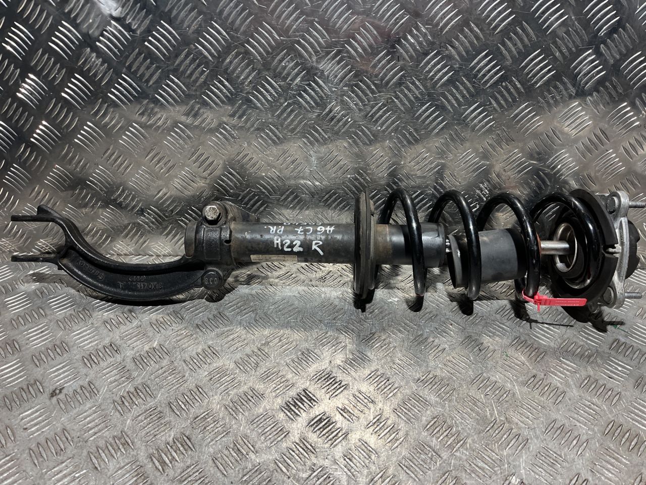 стойка передняя правая Audi A6 4G/C7 2012, 2.0 л., CDNB, бензин, АКПП, седан, 4G0413031AD - фото №1