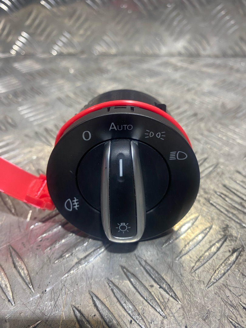 переключатель света Volkswagen Golf 6 поколение 2010, 2.0 л., CBAA, дизель, 6МКПП, хетчбэк 5 дв., 3C8941431 - фото №1