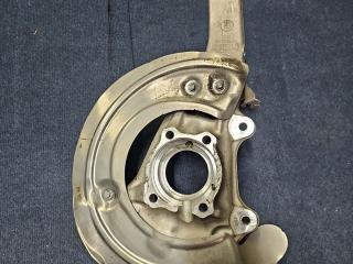 кулак поворотный левый BMW X5 G05 [рестайлинг] G05 2024, 3.0 л., дизель, АКПП, 475 black-sapphire metallic, внедорожник 5 дв., полный привод, правый руль, 6876655