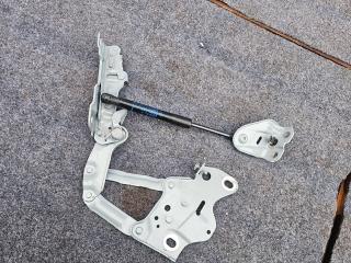 петля капота левая BMW X3 G01 [рестайлинг] G01 2023, 2.0 л., B46 B20 B, бензин, АКПП, внедорожник 5 дв., 7418201