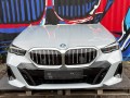 передняя часть (ноускат) BMW 5 серия G60 2023, 2.0 л., B48B20V, бензин, АКПП, c4p brooklyn grau metallic, седан, задний привод, правый руль, 9633618, 5A798D4, 5A798D3, 9633624, 9633629, 5A6A3D3 - фото №2
