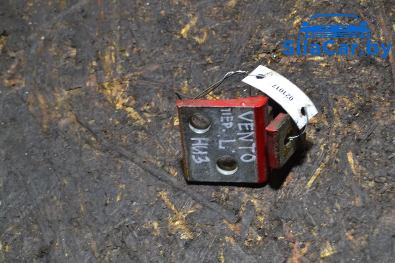 петля двери Volkswagen Vento 1 поколение 1995, седан - фото №1