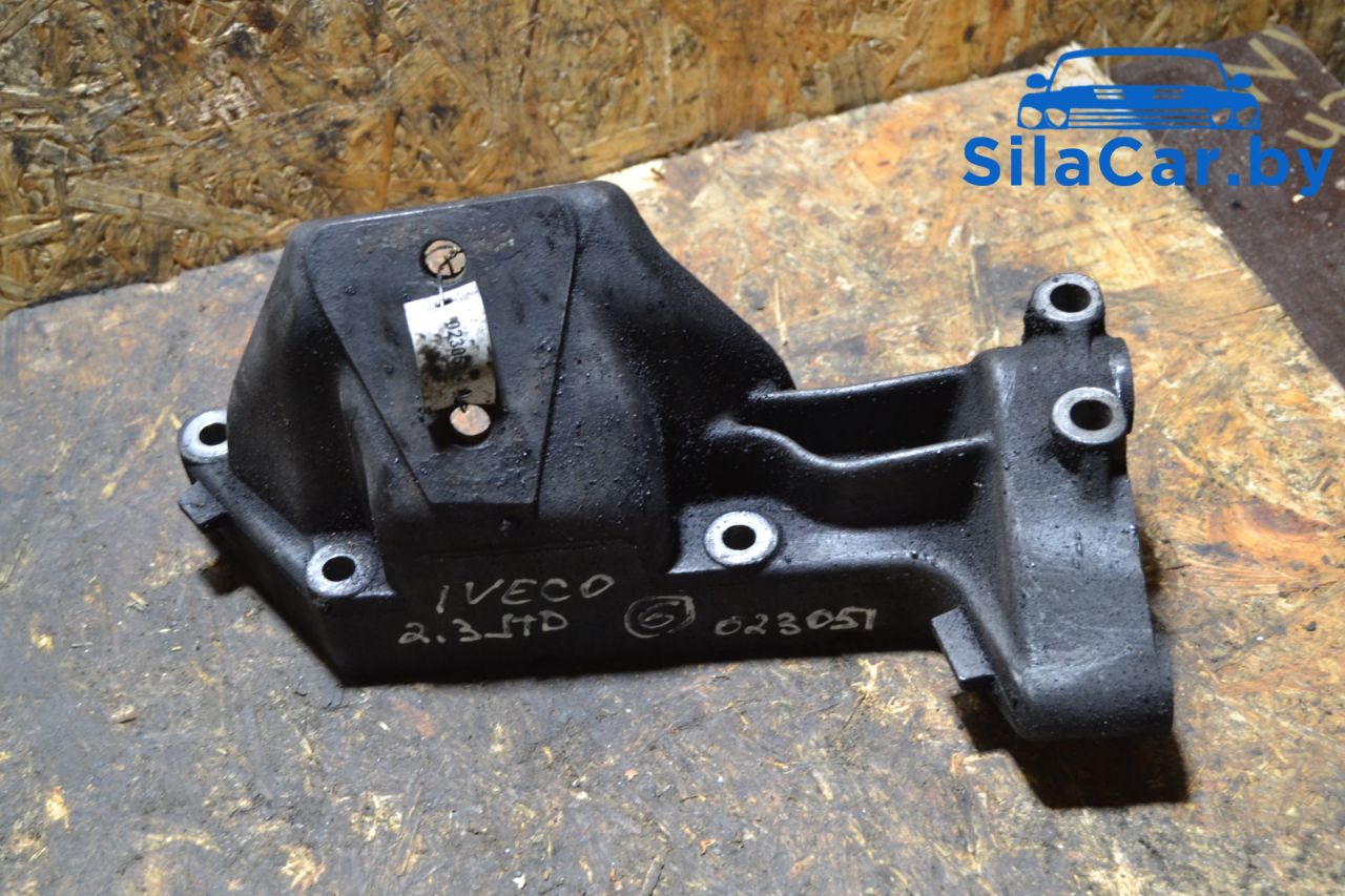 кронштейн двигателя IVECO Daily 3 поколение 2003, 2.3 л., дизель, 500376599 - фото №1