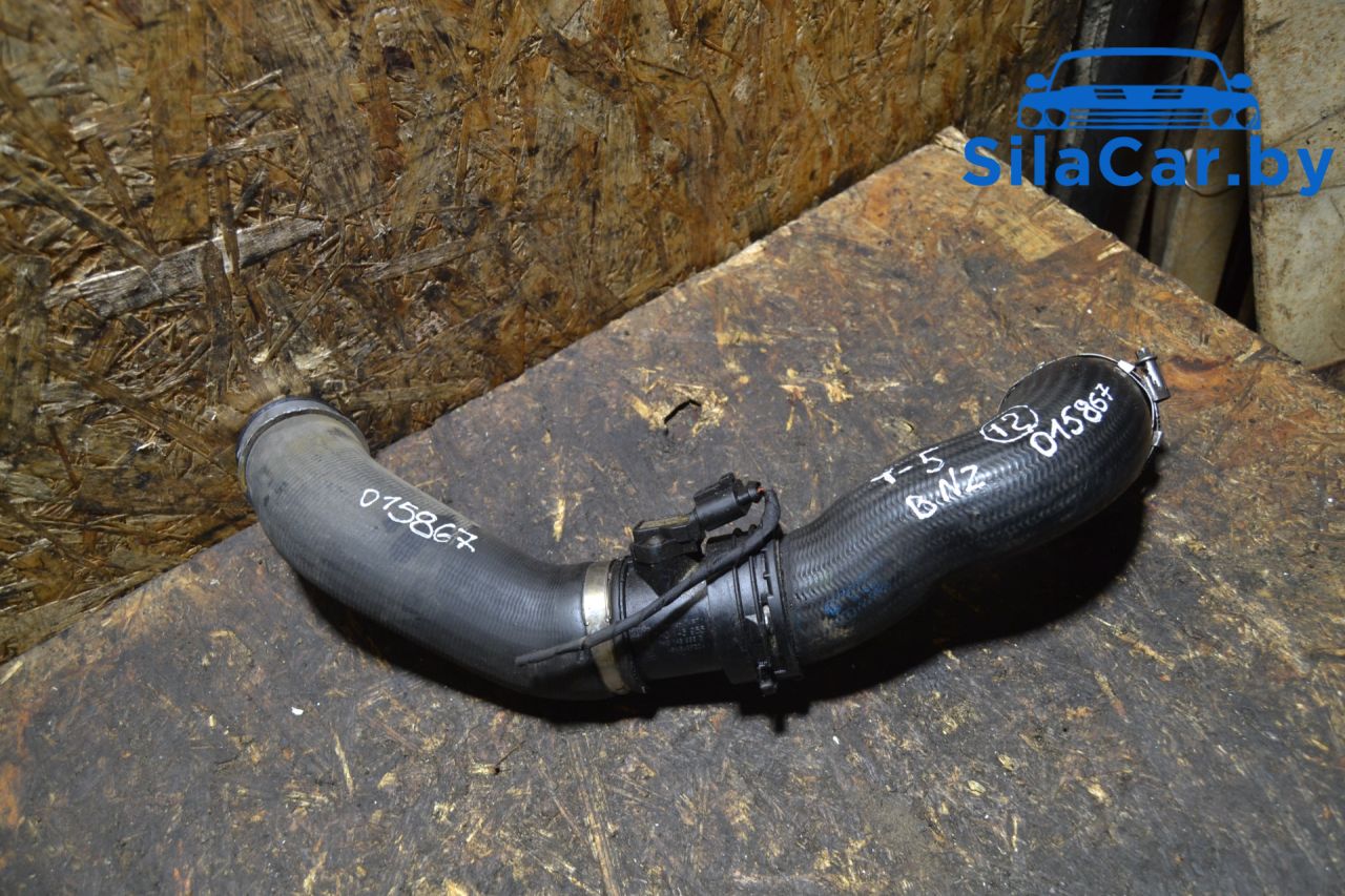 патрубок интеркулера Volkswagen Transporter T5 2003, 2.5 л., дизель - фото №1