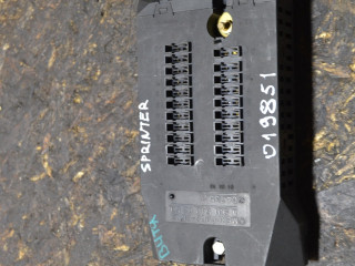 блок предохранителей Mercedes-Benz Sprinter 1 поколение (W901-905) [рестайлинг] 2002, A9015400350