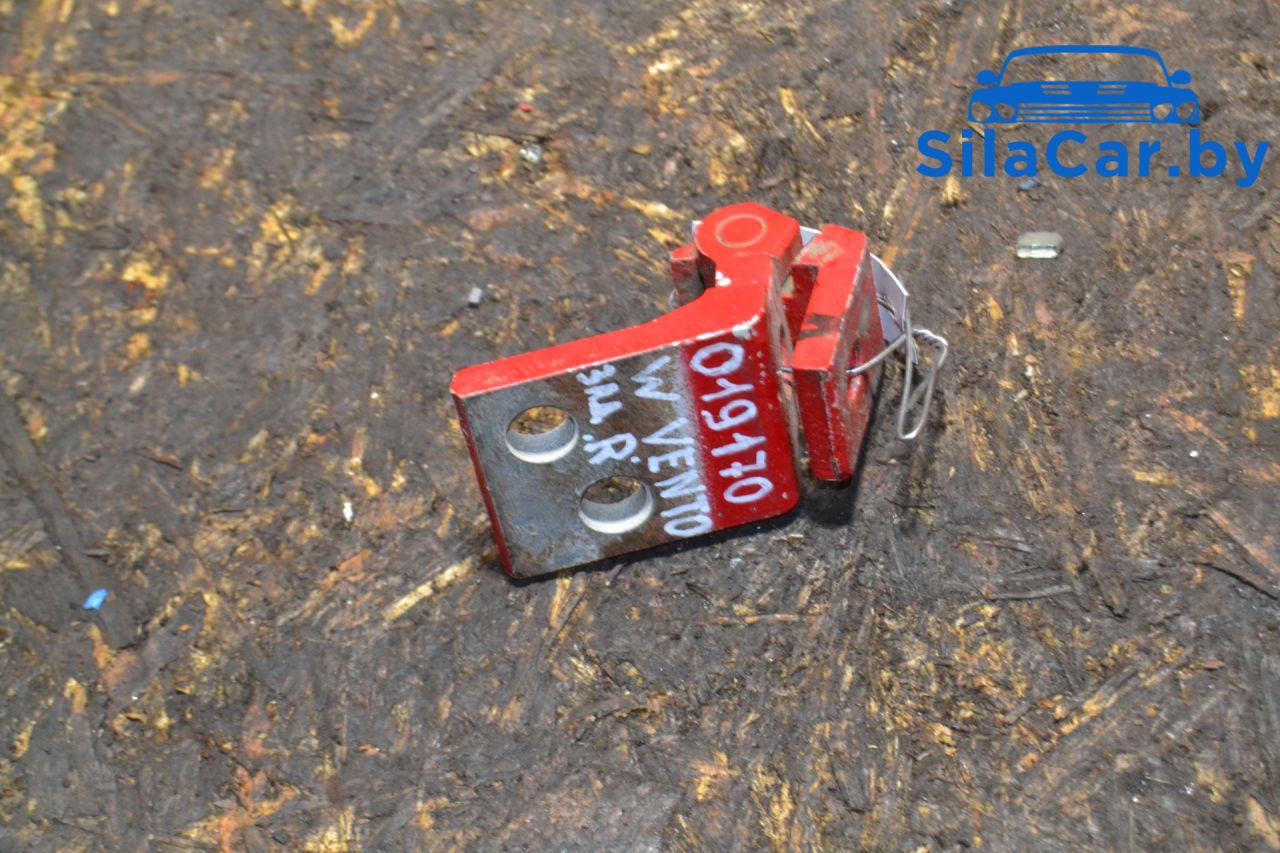 петля двери Volkswagen Vento 1 поколение 1995, седан - фото №1