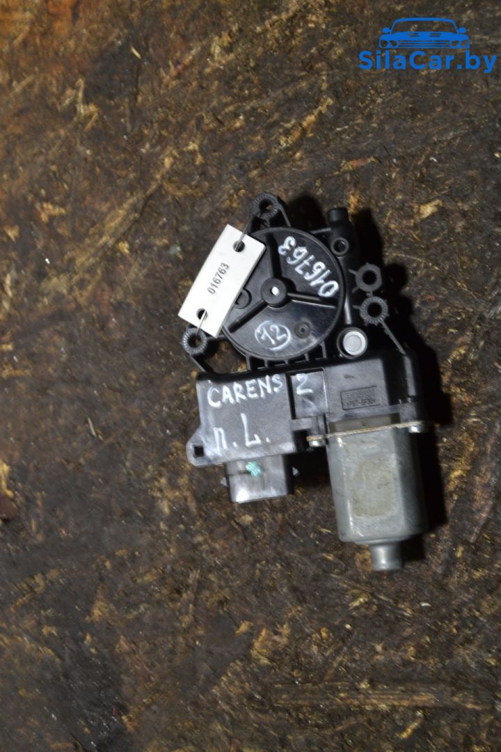моторчик стеклоподъемника передний левый Kia Carens 2 поколение (2002 - 2006), 2.0 л., CRDi, D4EA, дизель - фото №1