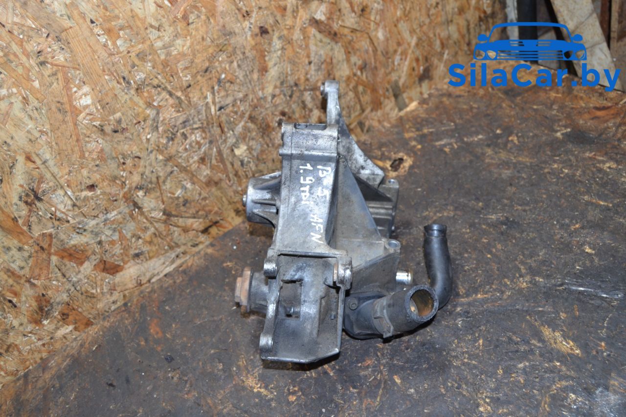 кронштейн (крепление) Volkswagen Passat B5 2000, 1.9 л., дизель, 028903143AF - фото №1