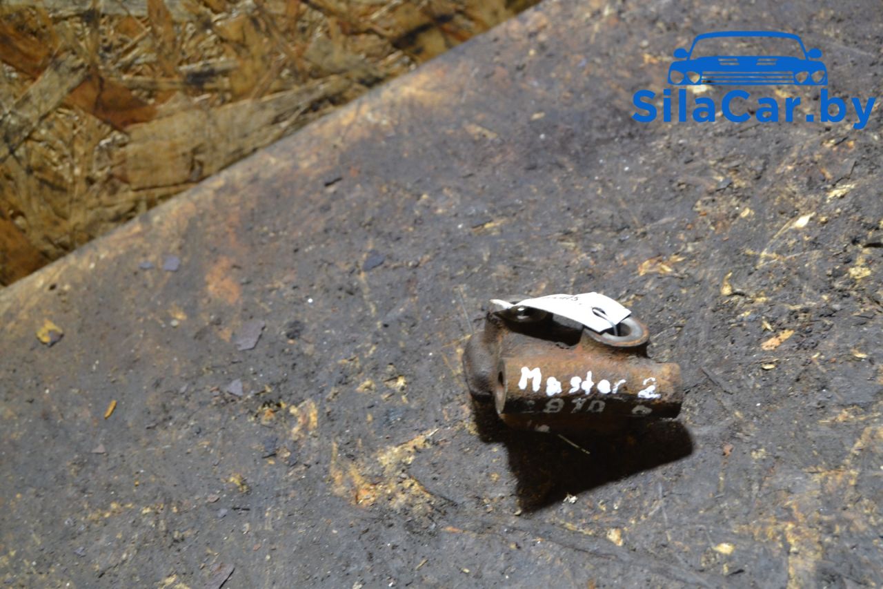 кронштейн генератора Renault Master 2 поколение 2000, 2.8 л., дизель - фото №1