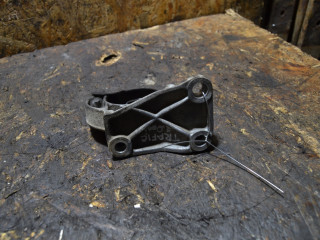 кронштейн полуоси Renault Clio 3 поколение [рестайлинг] 2010, 1.2 л., бензин, МКПП, 8200286041