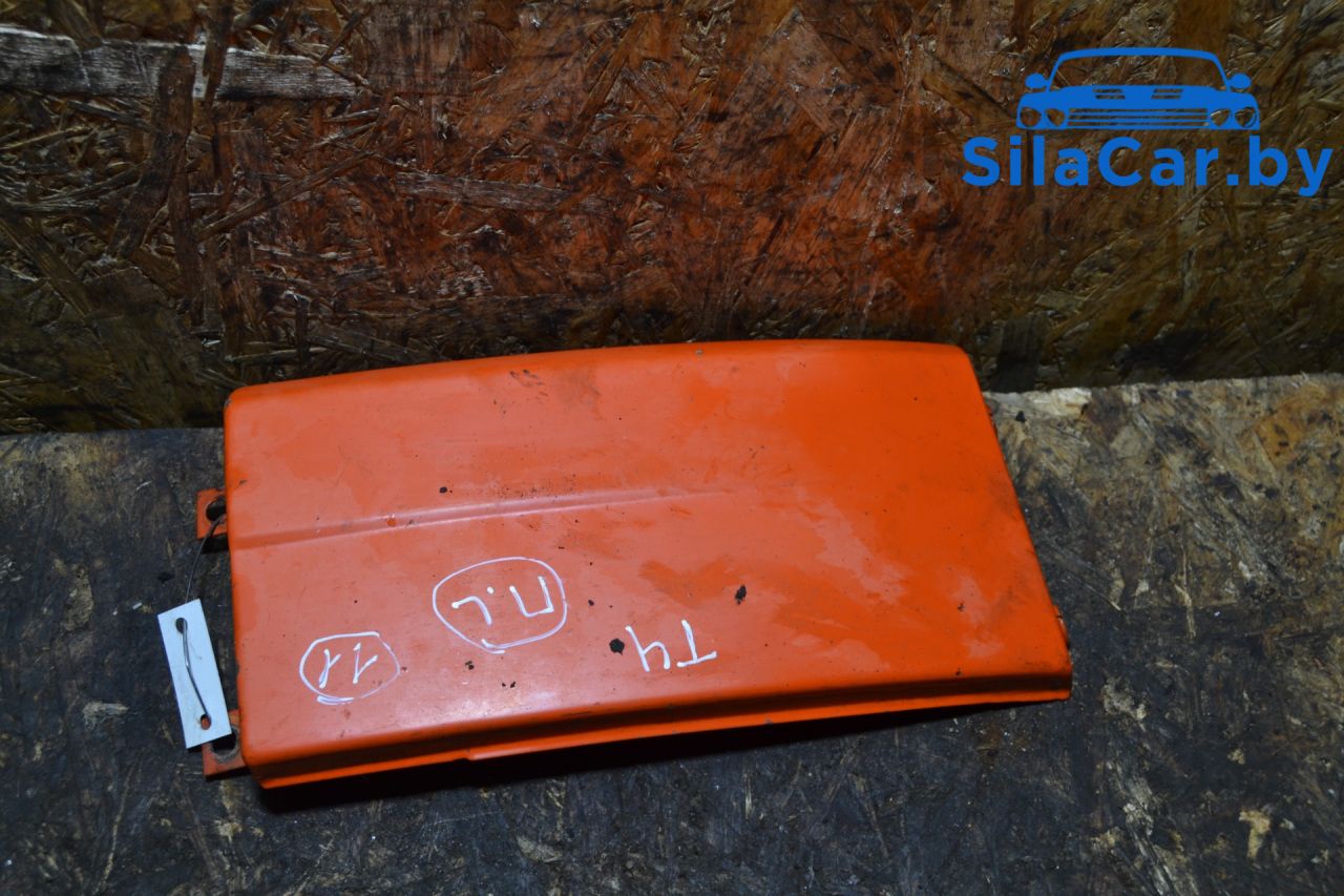 ресничка (ус) левой фары Volkswagen Transporter T4 1998 - фото №1