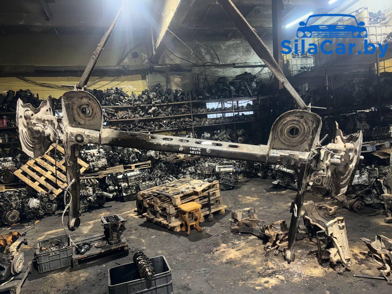 балка подвески задняя Renault Trafic 2 поколение 2001, 1.9 л., DCi, дизель - фото №1