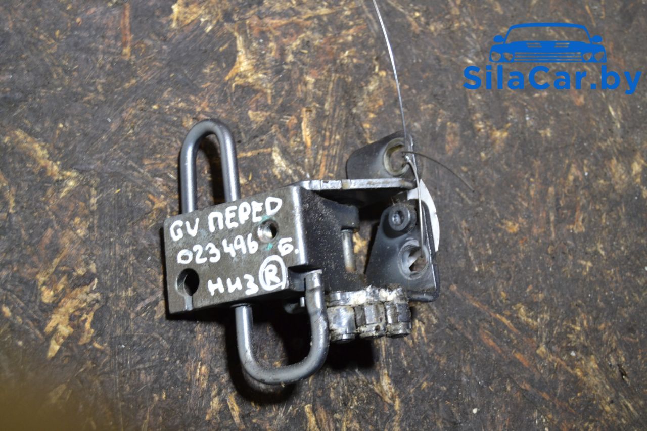 петля двери Volkswagen Golf 5 поколение 2007, 2.0 л., дизель, хетчбэк 5 дв., 1K0831412P - фото №1