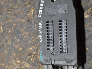 блок предохранителей Mercedes-Benz Sprinter 1 поколение (W901-905) [рестайлинг] 2002, A9015400350