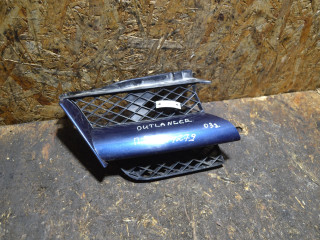 решетка радиатора Mitsubishi Outlander 1 поколение 2004, MR971688