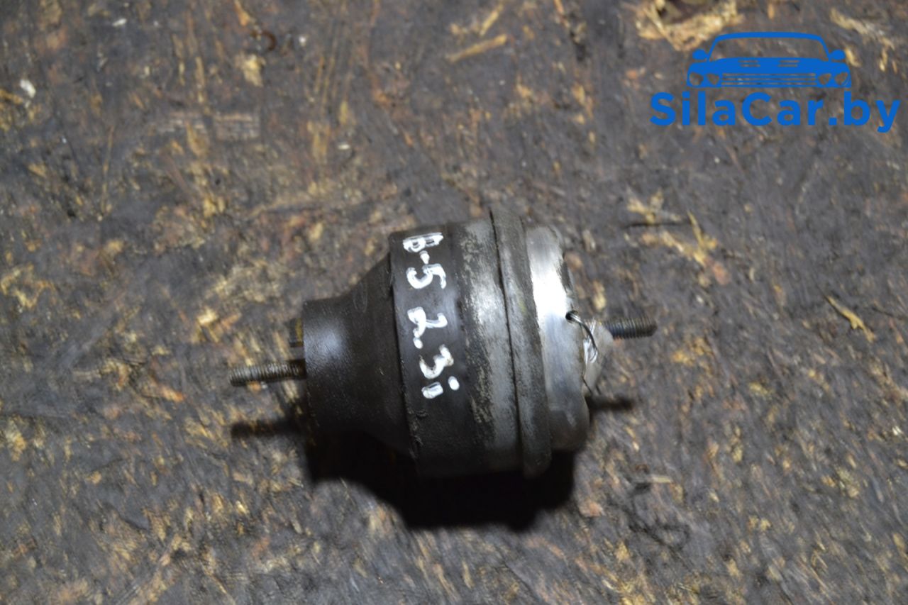 подушка крепления двигателя Volkswagen Passat B5 (1996 - 2001), 2.3 л., AGZ, бензин - фото №1
