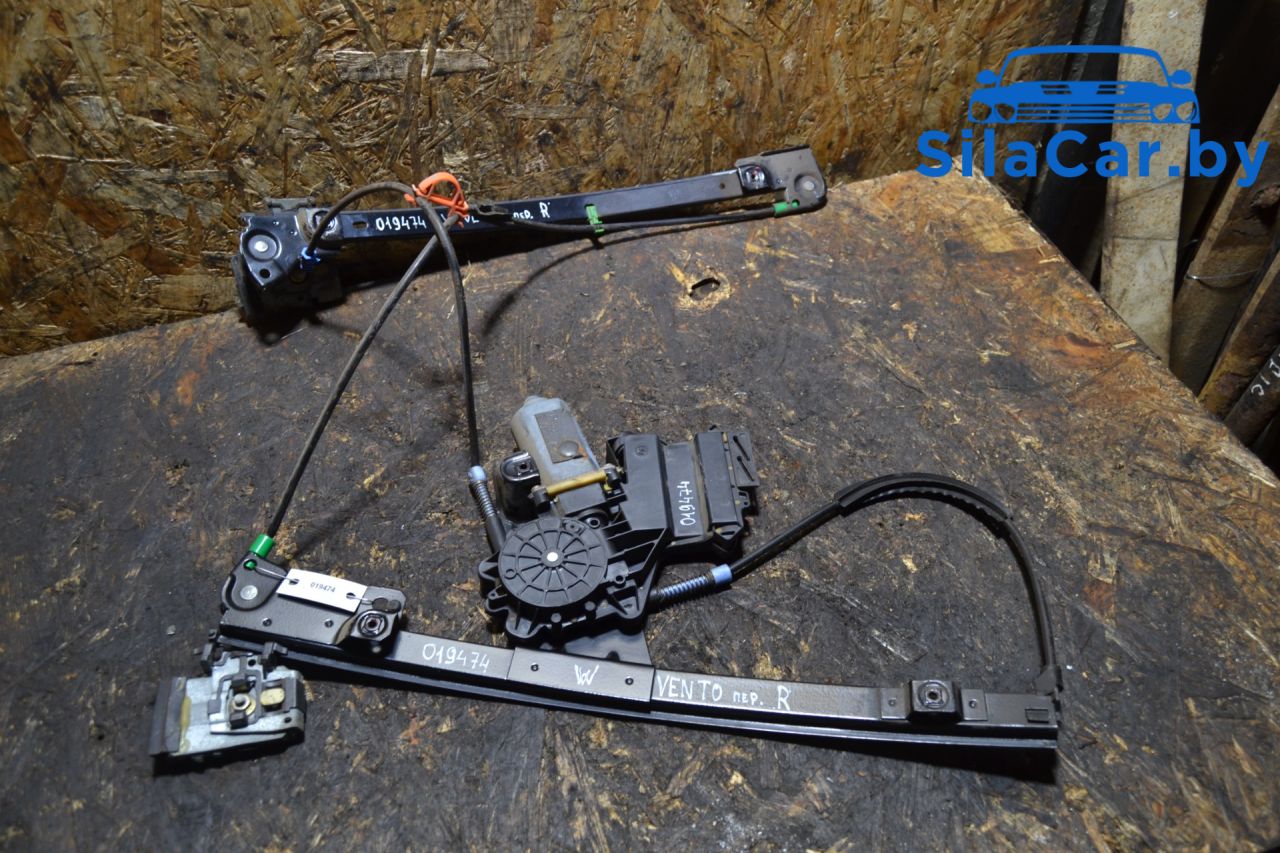 стеклоподъемник электрический передний правый Volkswagen Vento 1 поколение 1995, седан - фото №1