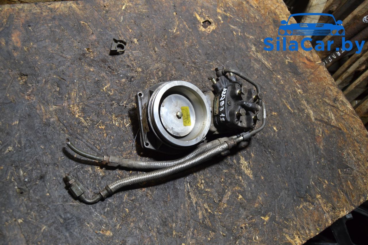 распределитель впрыска (инжектор) Audi 80 B3 (1986 - 1991), 1.8 л., бензин, 026133353B, 0438120208 - фото №1